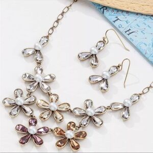 Garden Envy • Necklace •
Touchstone Crystal • Flower •
Bridgerton • Floral $149
